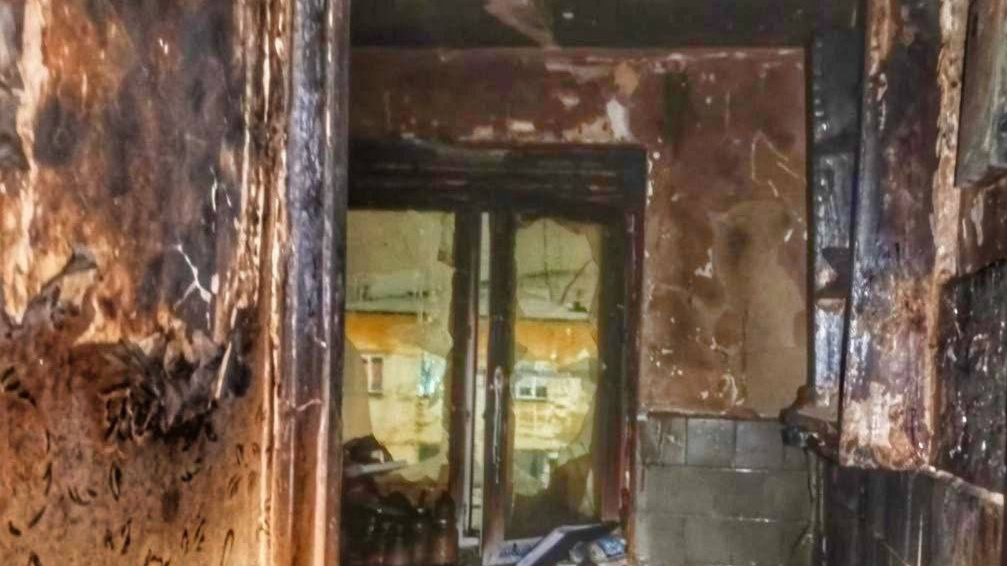 В пятиэтажке в Кургане сгорела квартира из-за оставленной без присмотра свечи