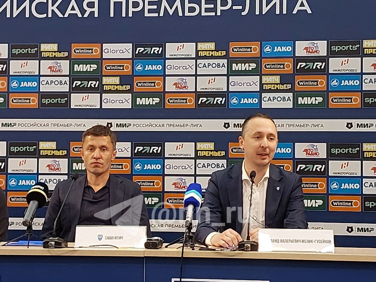 ФК «Пари Нижний Новгород» заключил контракт с новым главным тренером. Рассказываем, что о нем известно
