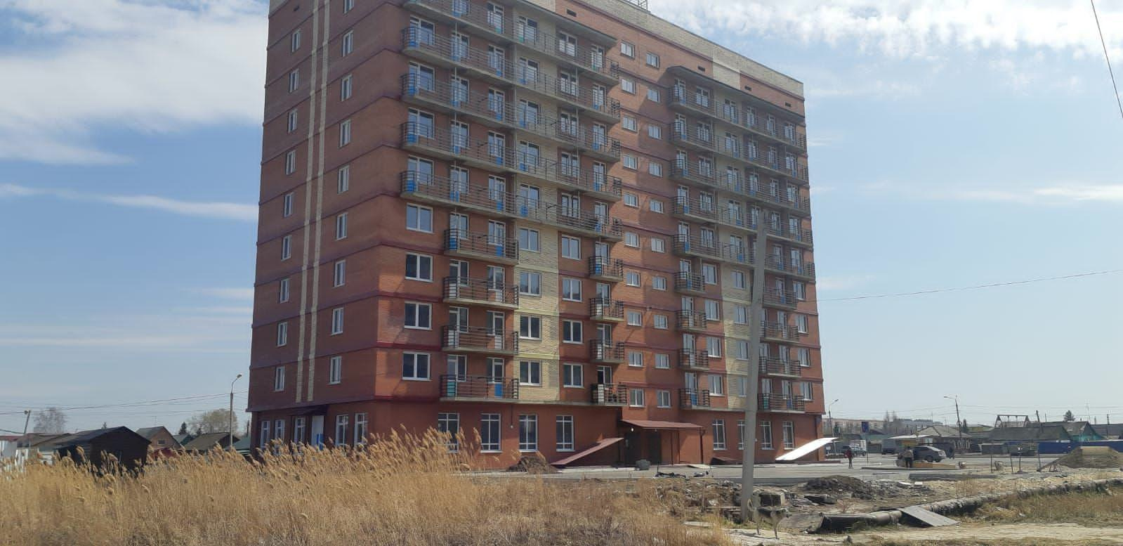 Многоэтажка среди частника Многоэтажка среди частника