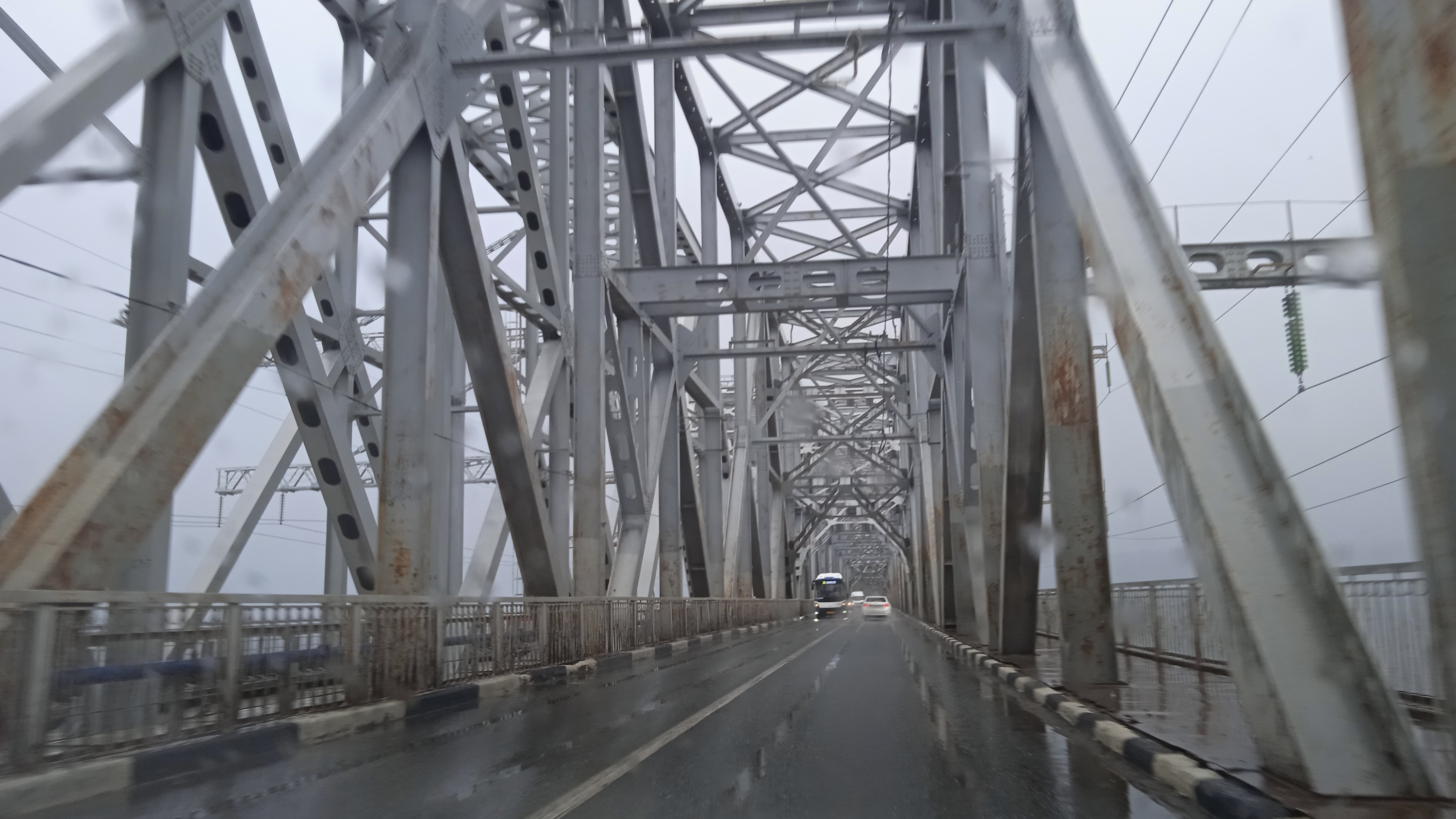 «Ждут, пока автобус в реку провалится?»: ульяновцы высказались о ситуации с Императорским мостом