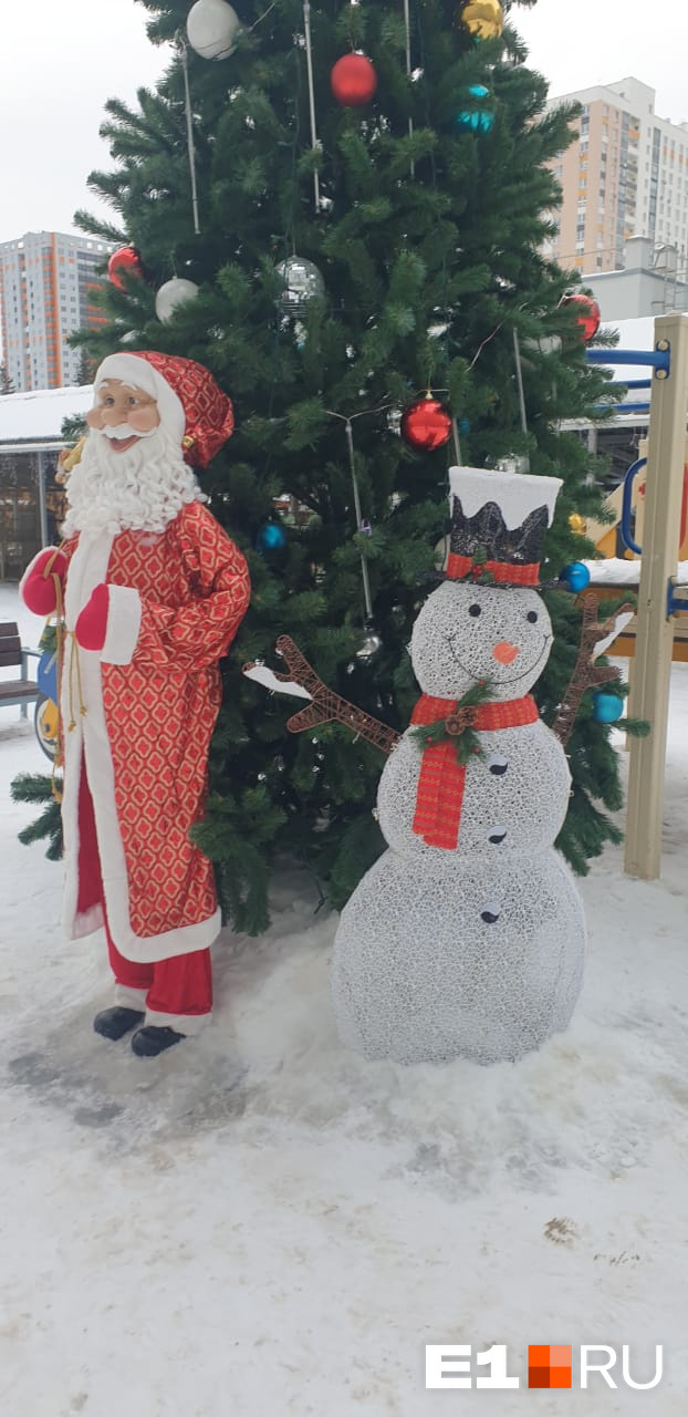 В Екатеринбурге трое подростков стащили Санта-Клауса. Но не предусмотрели один нюанс
