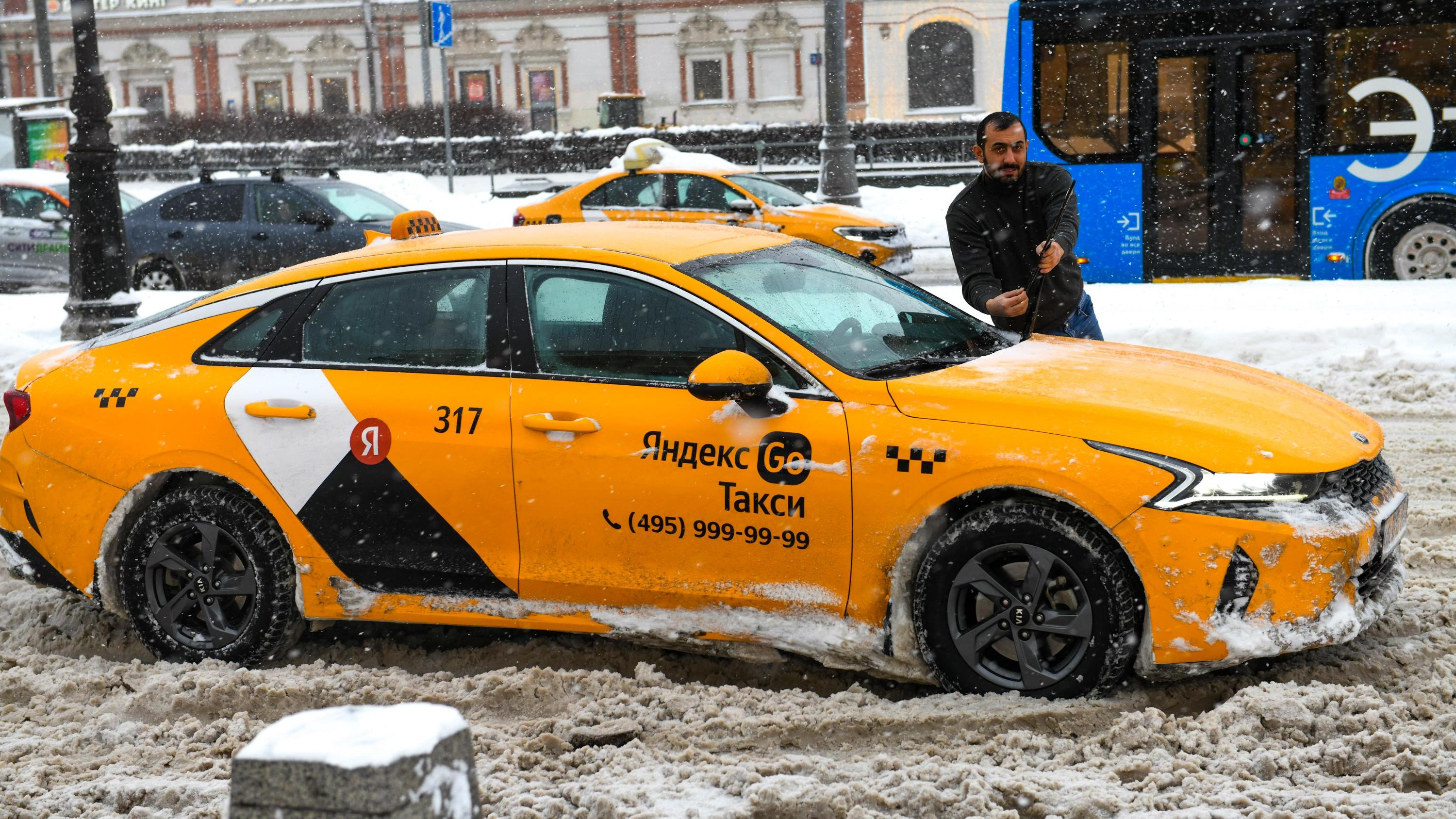 Повышать цены на такси в непогоду думают запретить в Госдуме. В «Максим» объяснили, почему это бессмысленно для Владивостока