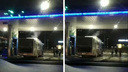 «Газом воняло на всю улицу»: в Новосибирске на заправке от автобуса шел странный дым — это мог быть метан