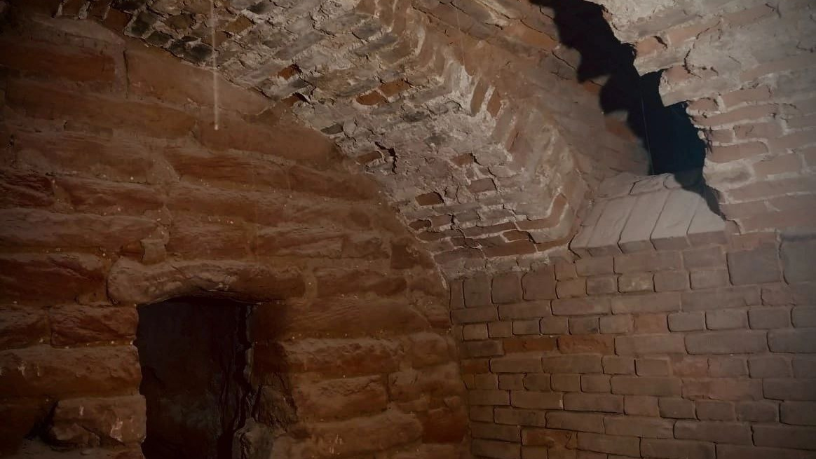 В Оренбурге под землей обнаружили тайную комнату городской Думы
