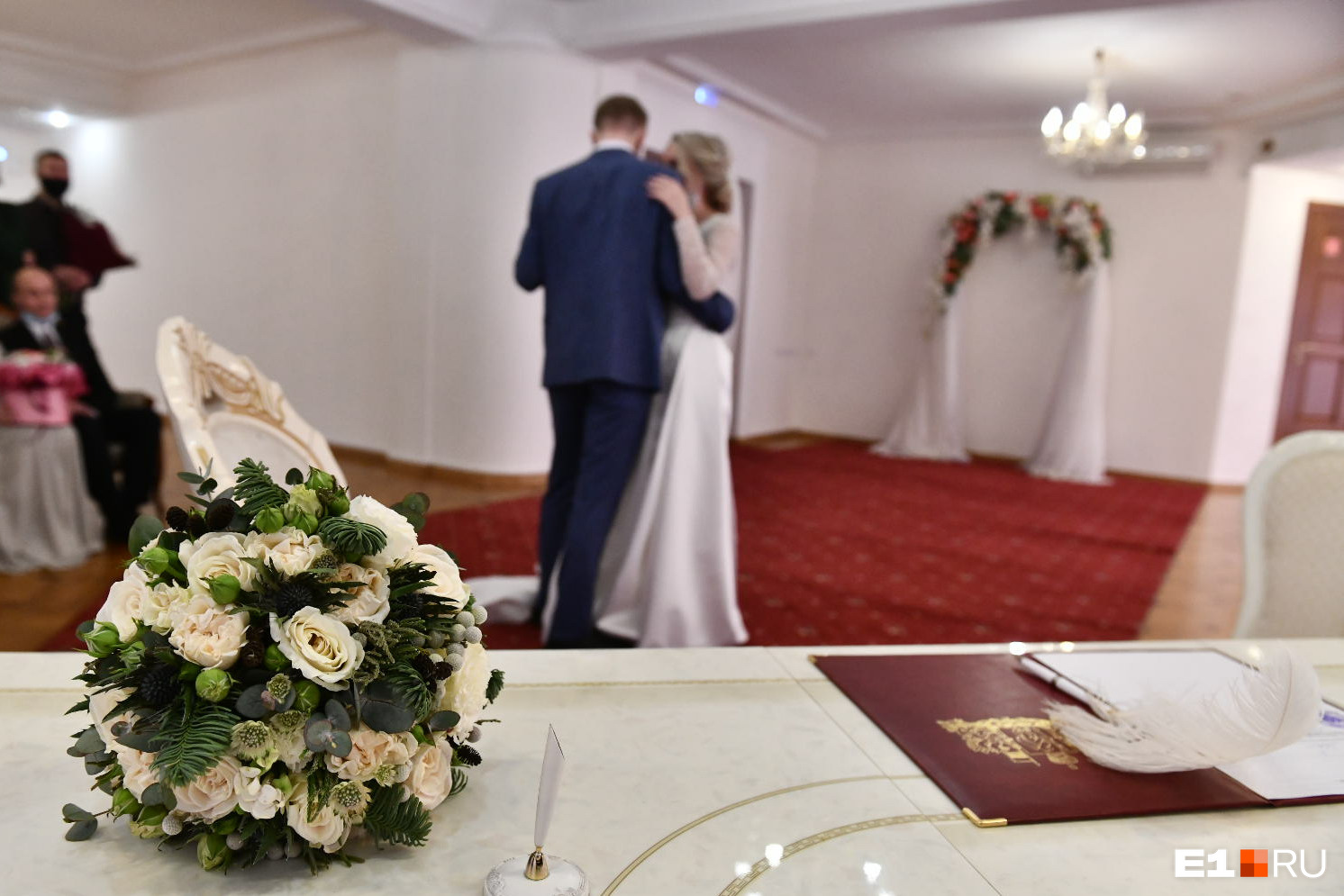«Люди готовы платить и 15, и 20 миллионов». Сколько стоит пожениться в Екатеринбурге в 2023 году