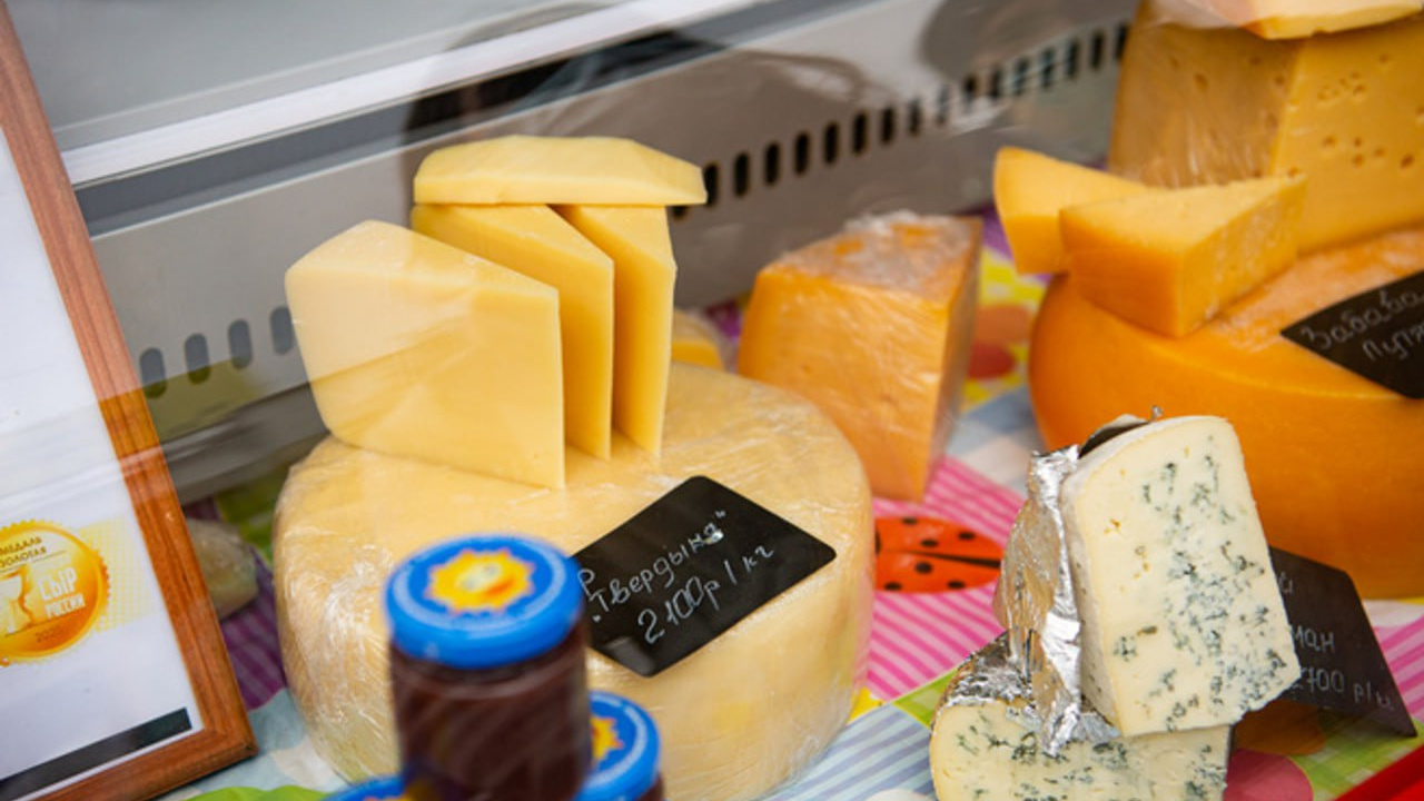 «Как он столько голосов собрал?»: красноярцы выбрали самый вкусный сыр и жаловались на невкусный