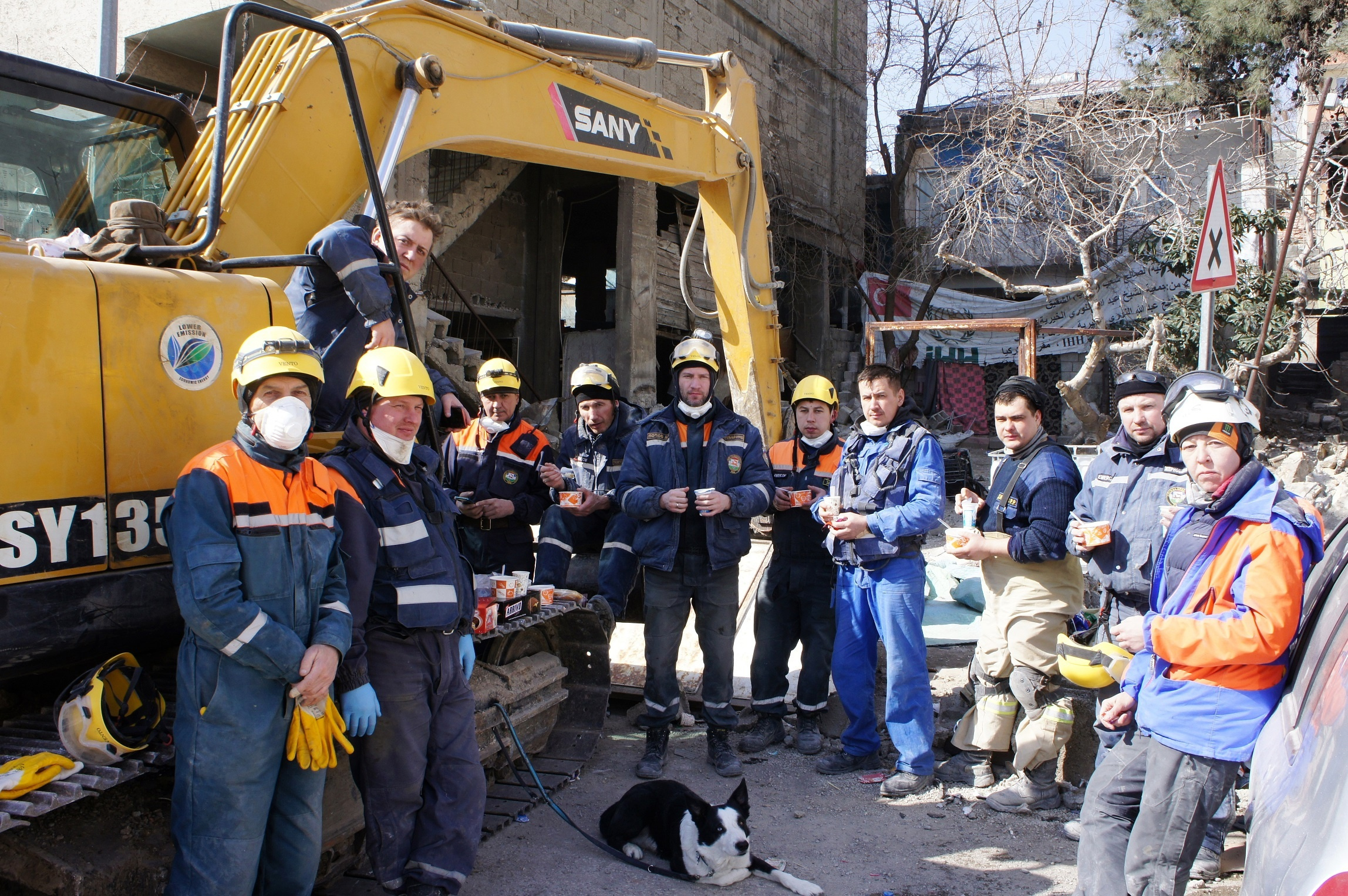 Всего из Уфы в Турцию приехали 25 спасателей и собака