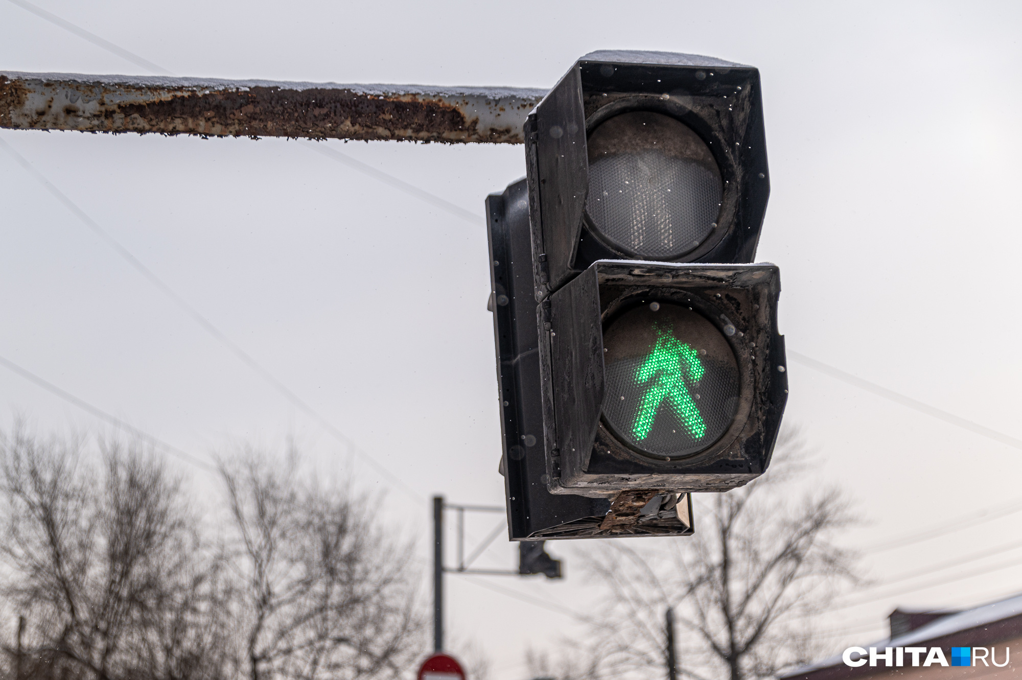 Три светофора в Чите обесточило из-за аварии