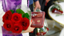 «Как я им в глаза смотреть буду?»: в Волгограде передали 11 орденов Мужества отцам и матерям погибших в СВО