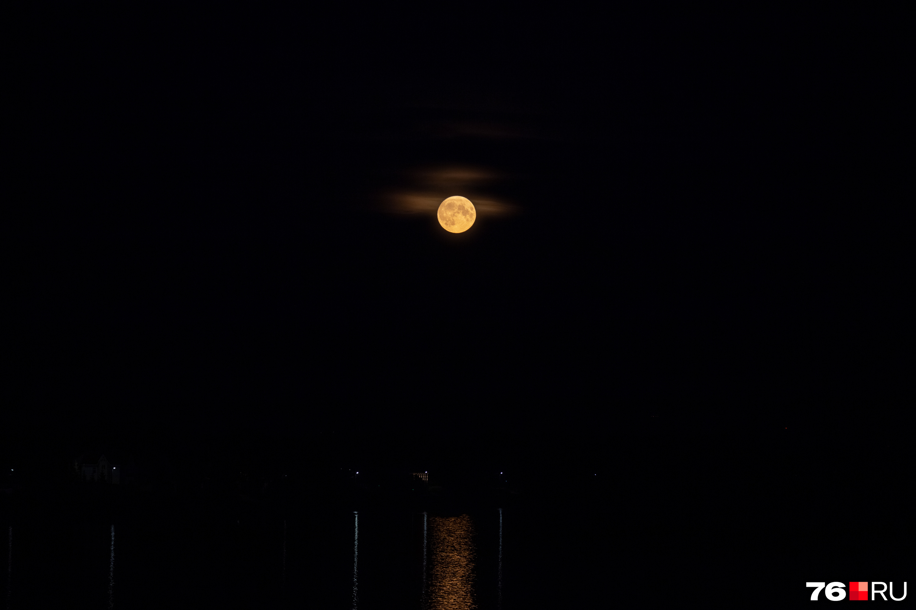 Вид на Волгу, окутанную лунным светом, самый завораживающий