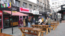 Новосибирцы выстроились в очередь на Ресторанном дворике: они хотят пончики за 360 рублей