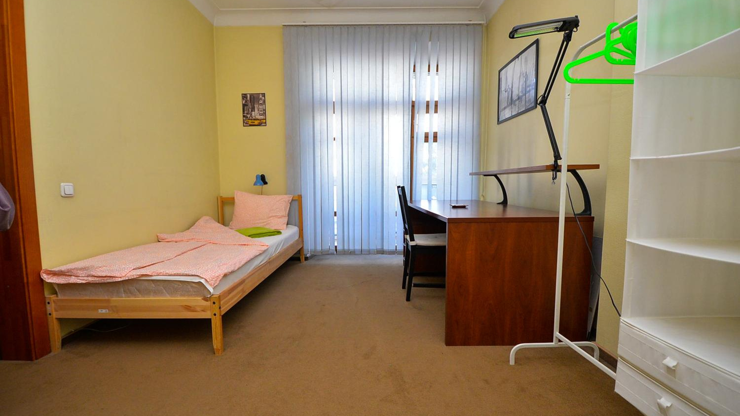 В Омске представители Минобороны РФ попытались выселить из квартиры ребенка