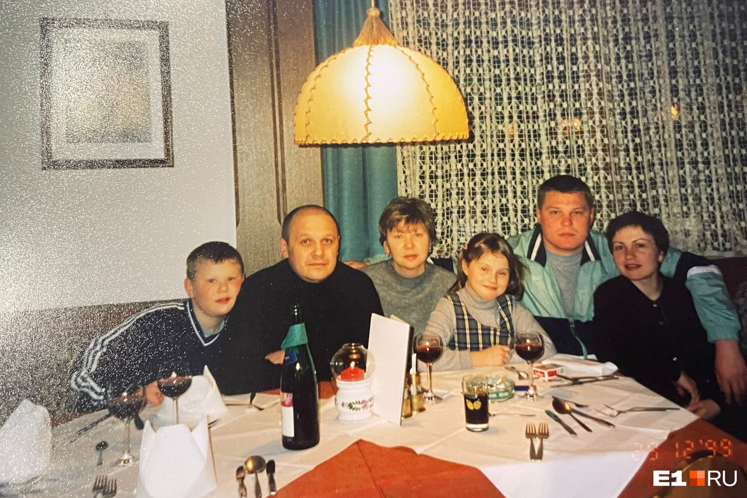 Слева направо: Эдуард Дейч, Дмитрий Дейч, Татьяна Дейч, Евгения, Алексей Зубакин, мама Евгении