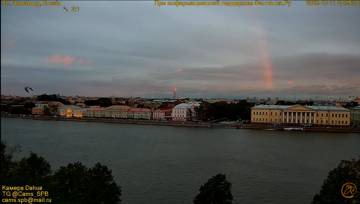 Радуга встала над Петербургом, хотя дождя нет