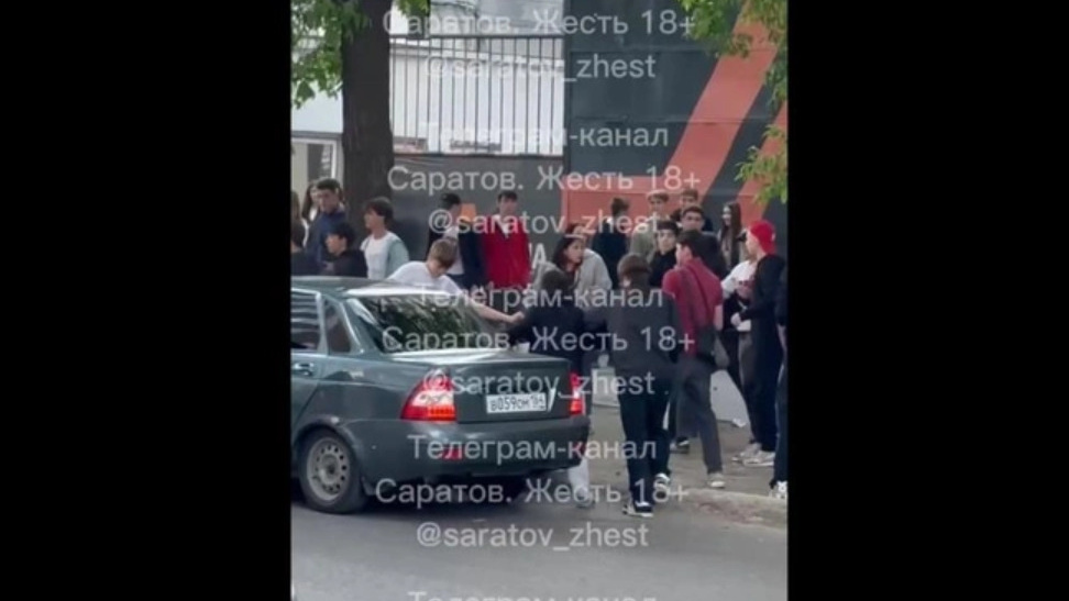 По итогам массовой драки в центре Саратова задержаны 10 подростков