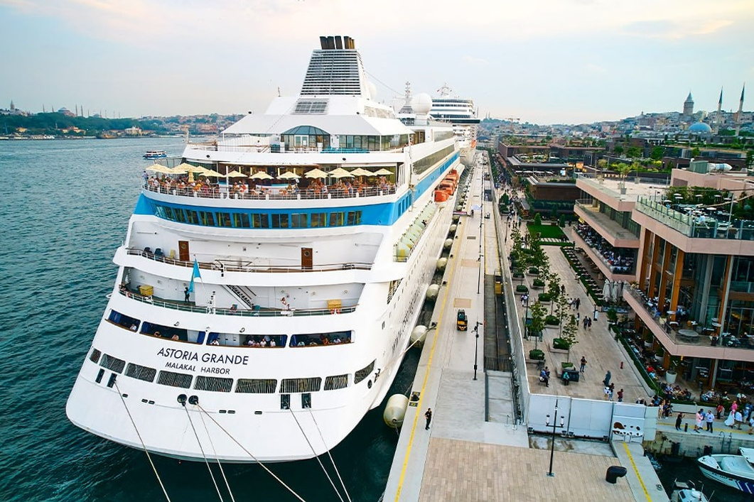 круизный лайнер в персидском заливе. Msc fantasia дубай. круиз по персидскому заливу msc. лайнер msc europa. круиз из дубая.