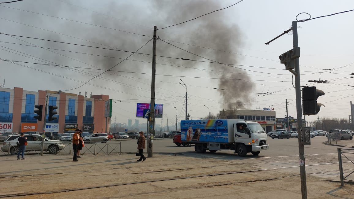 В Новосибирске заметили столб черного дыма у Гусинобродского шоссе — что произошло
