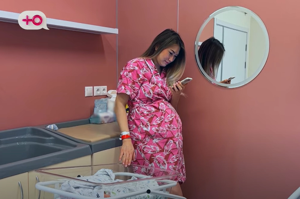 На своей странице в соцсети «ВКонтакте» Камила Теплякова рассказала, что во время беременности набрала 27 килограммов