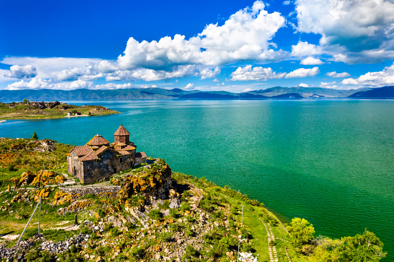 Вид на озеро Севан, Армения