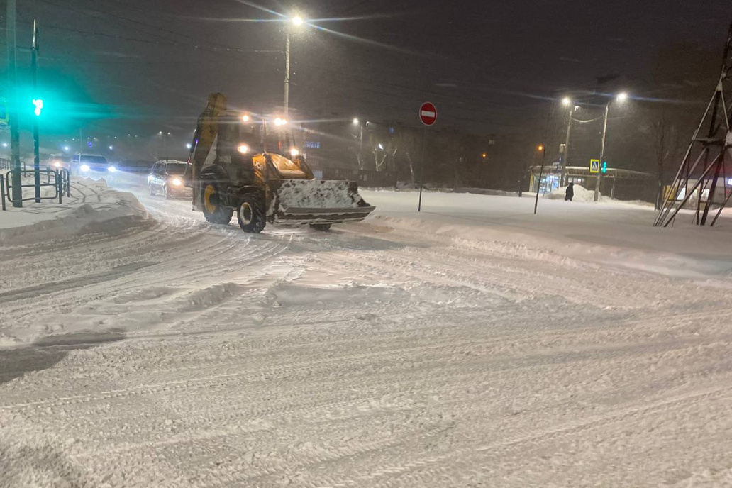 Владельцы снегоуборочной техники подняли цены на свои услуги после ...