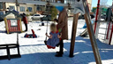 Изъяли детей у женщины, которая вывела дочь гулять на улицу в платье в Новосибирске