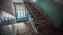 В Новосибирске вскрыли квартиру из-за коммунальной аварии — хозяйка оказалась глубоко против