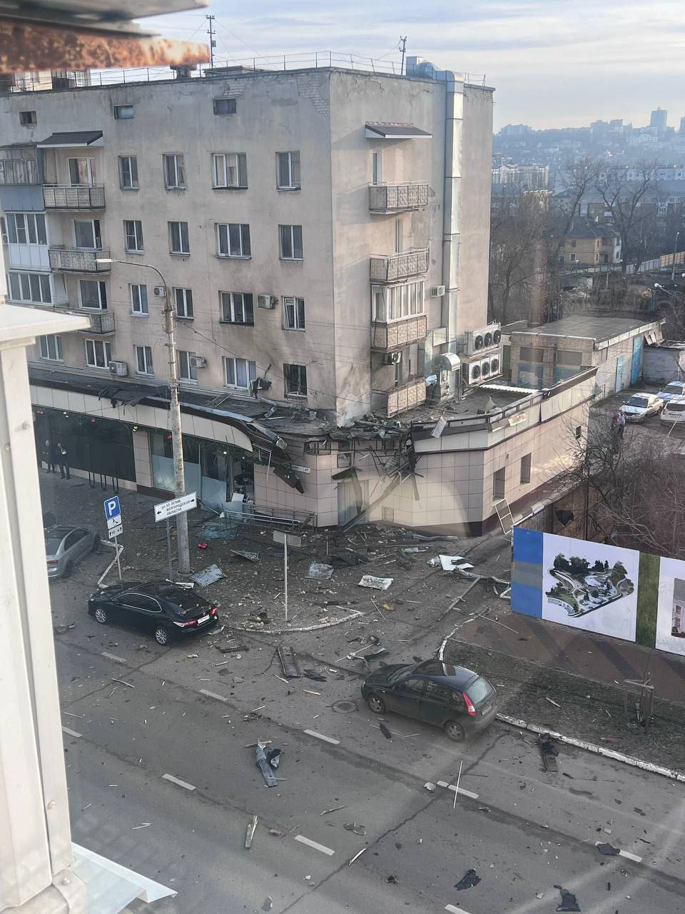 Жители Белгорода делятся фото с последствиями ударов