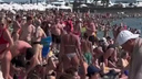 «Ёханый-бабоханный»: туристы поразились толпам на пляже «Ривьера» в Сочи
