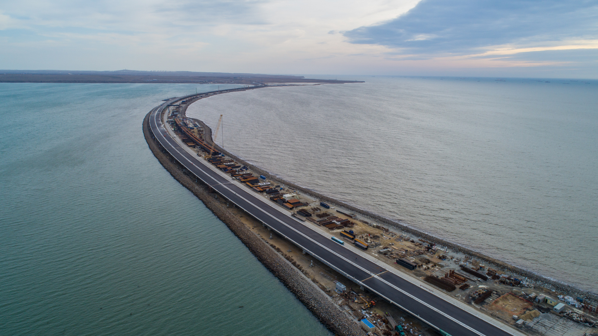 Крымский мост частично обездвижен, «Гринпис» в России — нежелательная организация: новости СВО за 19 мая