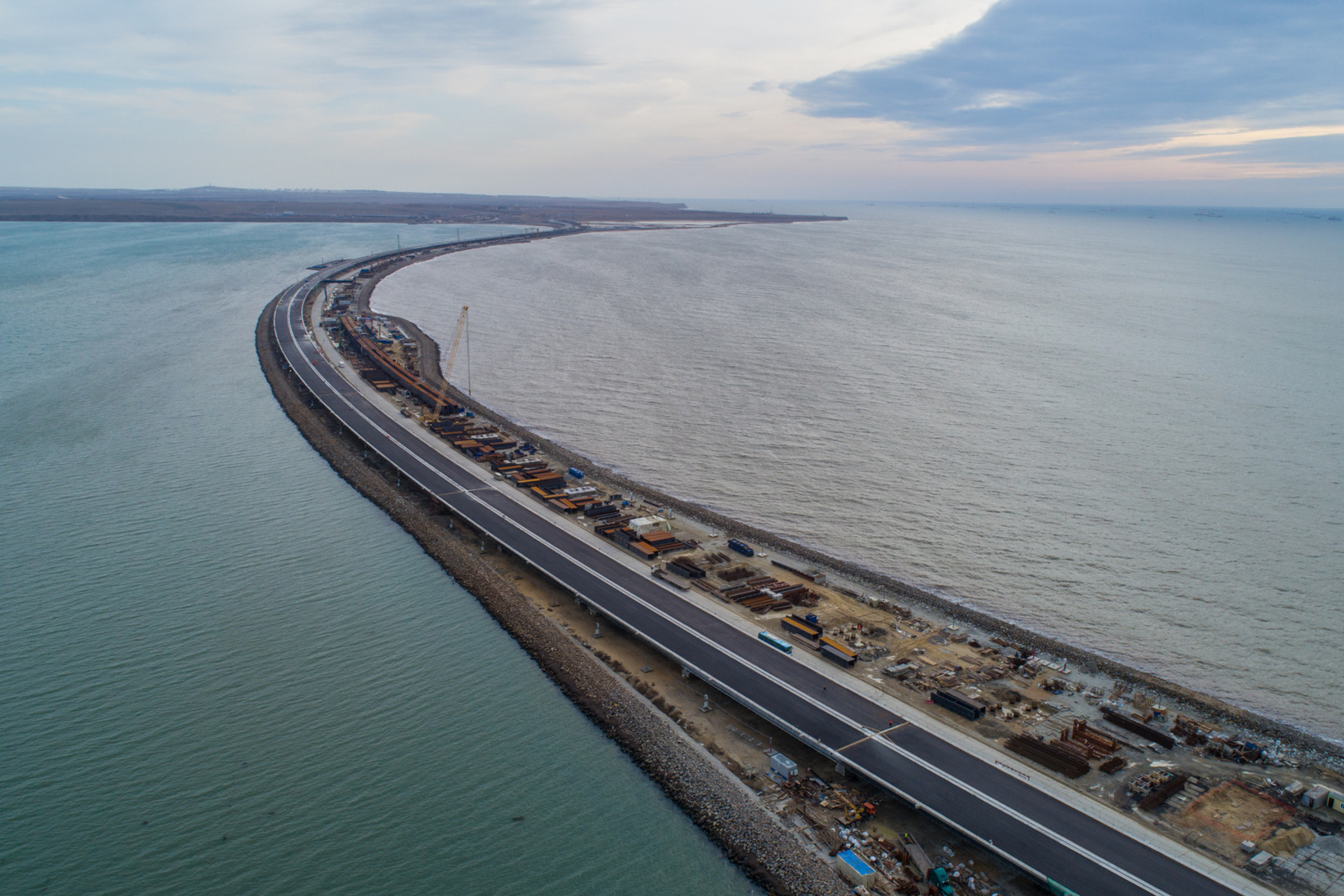 Крымский мост частично обездвижен, «Гринпис» в России — нежелательная организация: новости СВО за 19 мая
