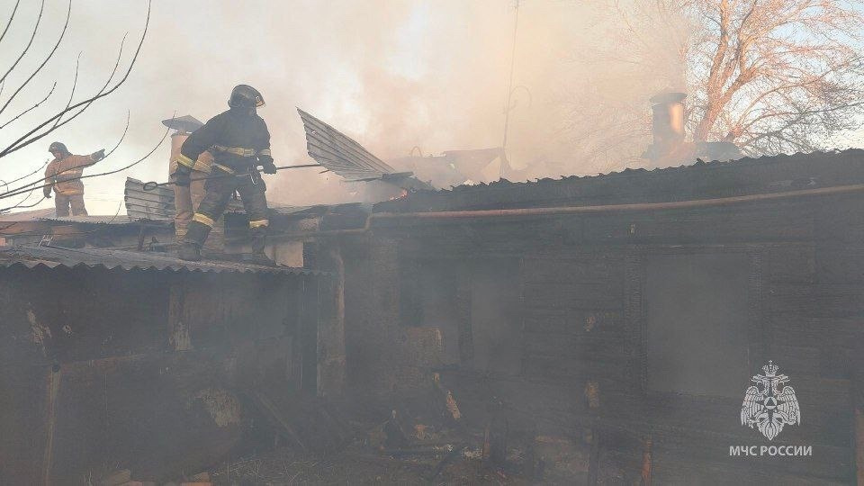 На пожаре в частном доме в Магнитогорске погиб мужчина