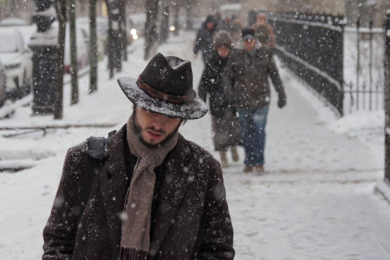 Фотохроника зимы: больше снега, сосулек и предчувствия праздника