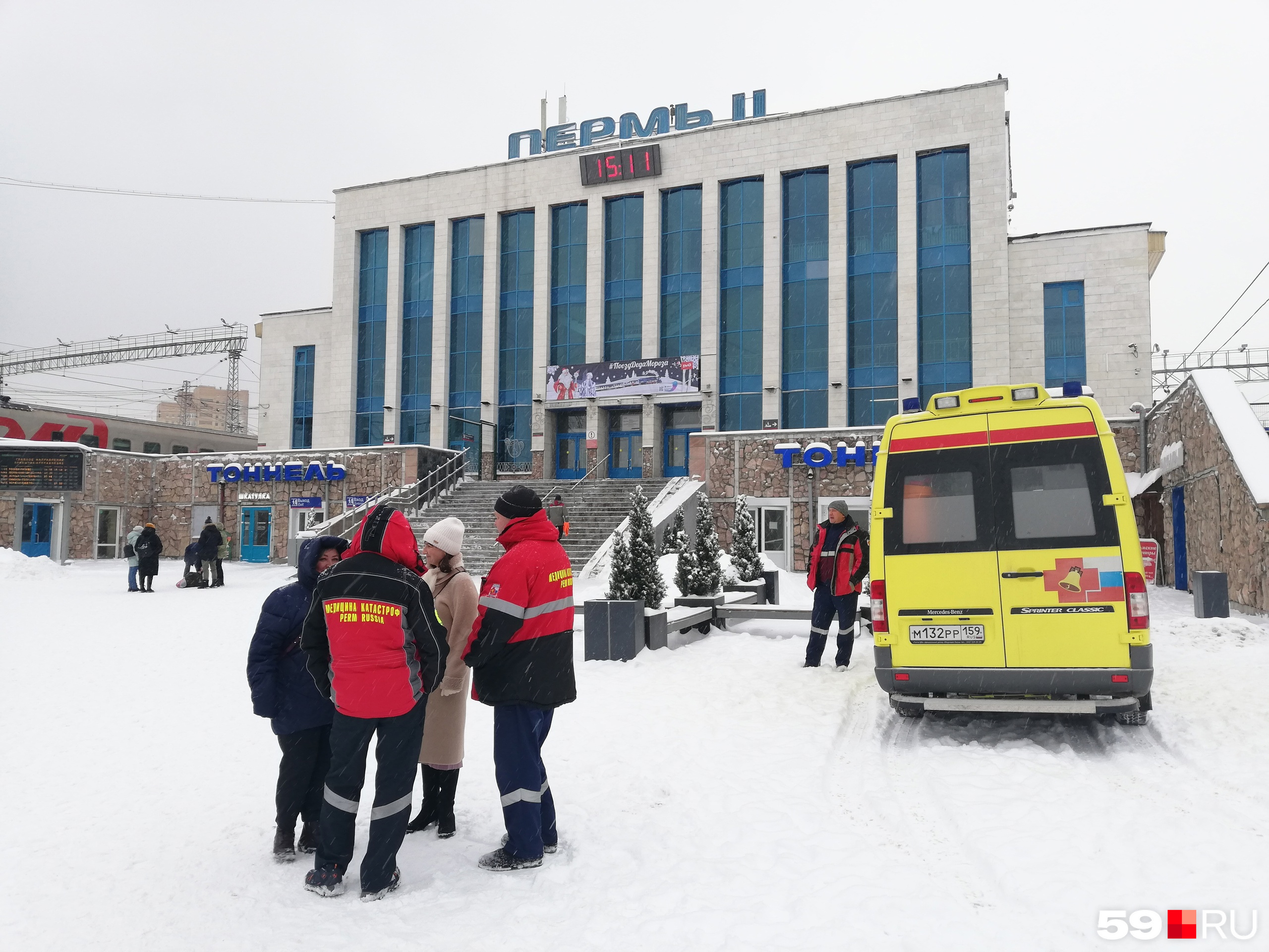 Медики в ожидании пассажиров