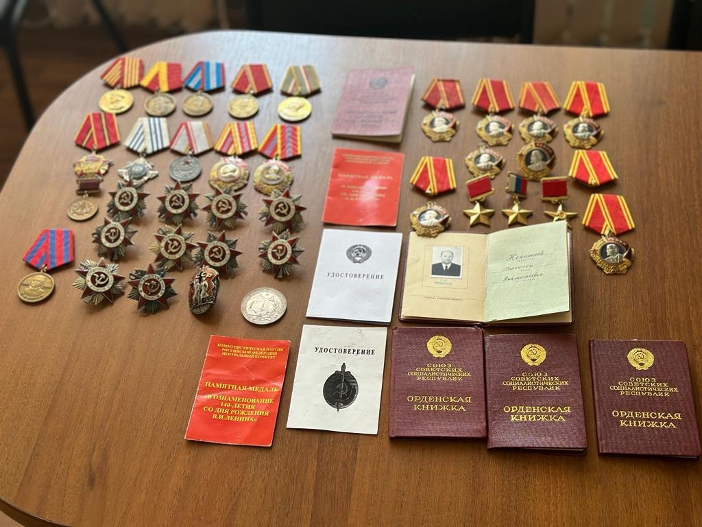 Более 200 орденов и медалей времен СССР пытались вывезти из России в Израиль