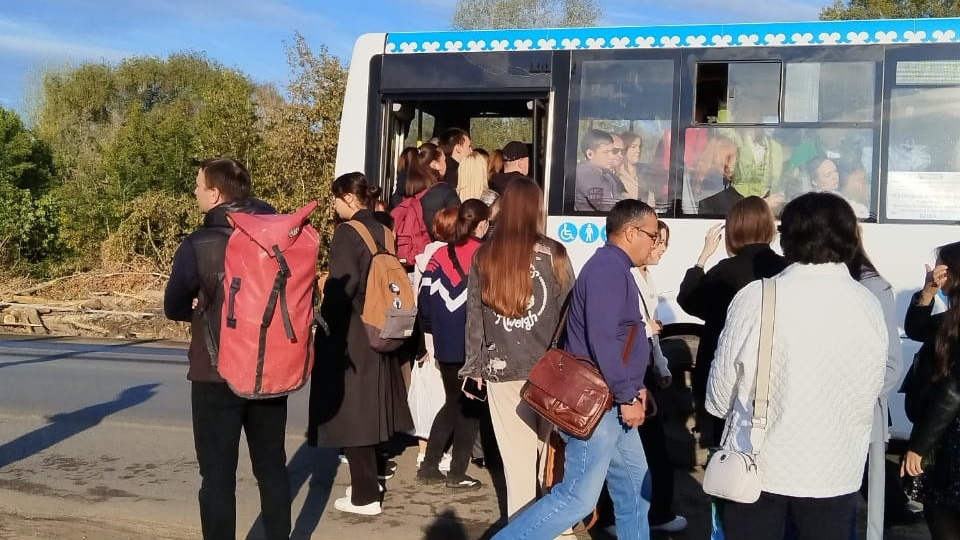 «Будем корректировать»: гендиректор «Башавтотранса» «услышал» жалобы уфимцев на переполненные автобусы