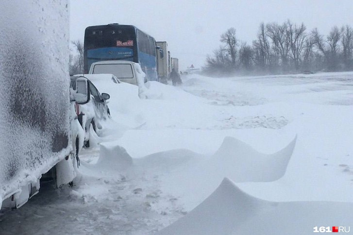 Ростовчанка, застрявшая в снежной пробке, благодарит петербургских спасателей, ехавших из ЛДНР