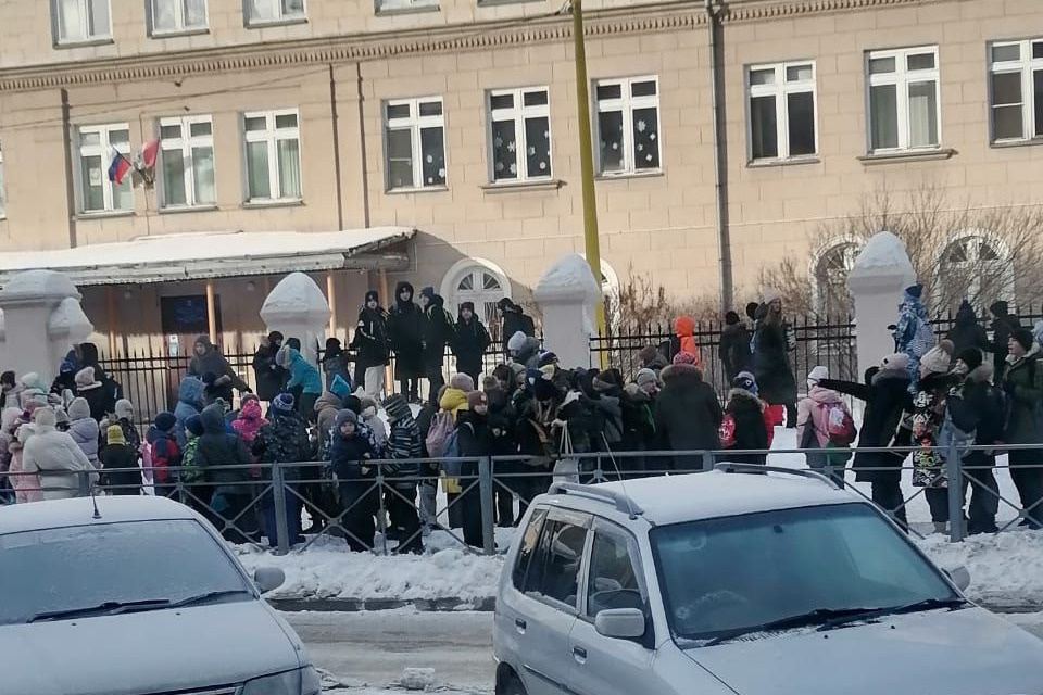 Вирусные инфекционные заболевания. Грипп простуда орви отличие таблица. Симптомы гриппа и орви. Какая инфекция сейчас ходит в новосибирске. Какая инфекция сейчас ходит в новосибирске.