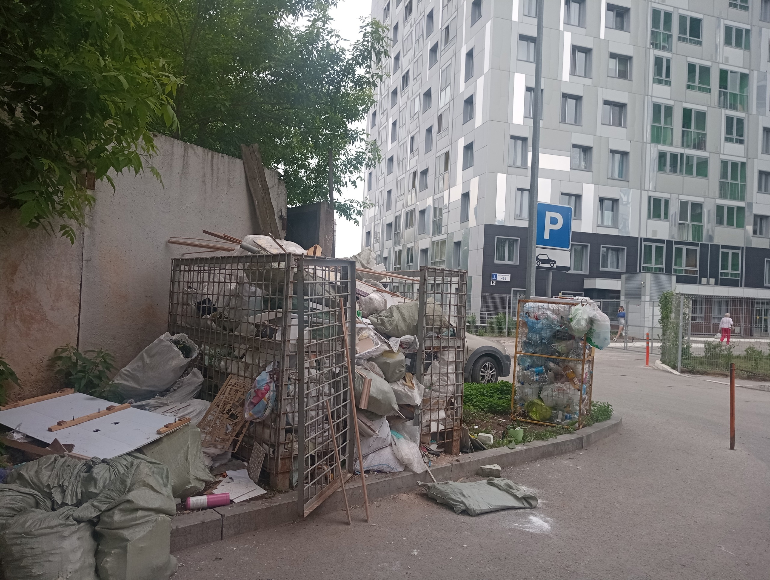 Так выглядит сейчас площадка у дома на Революции, 48б Так выглядит сейчас площадка у дома на Революции, 48б