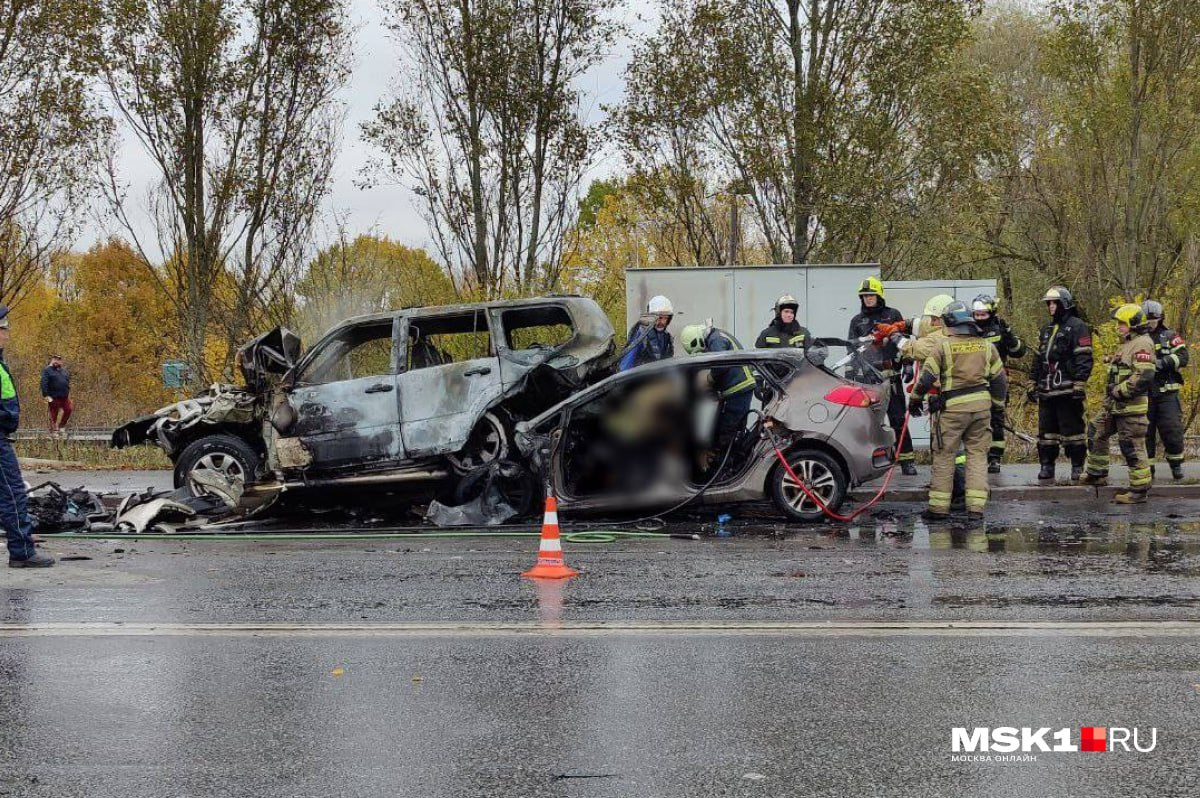 Жуткая авария в Соловьином проезде в Москве: двое погибших и машины в огне  - 17 октября 2023 - ФОНТАНКА.ру