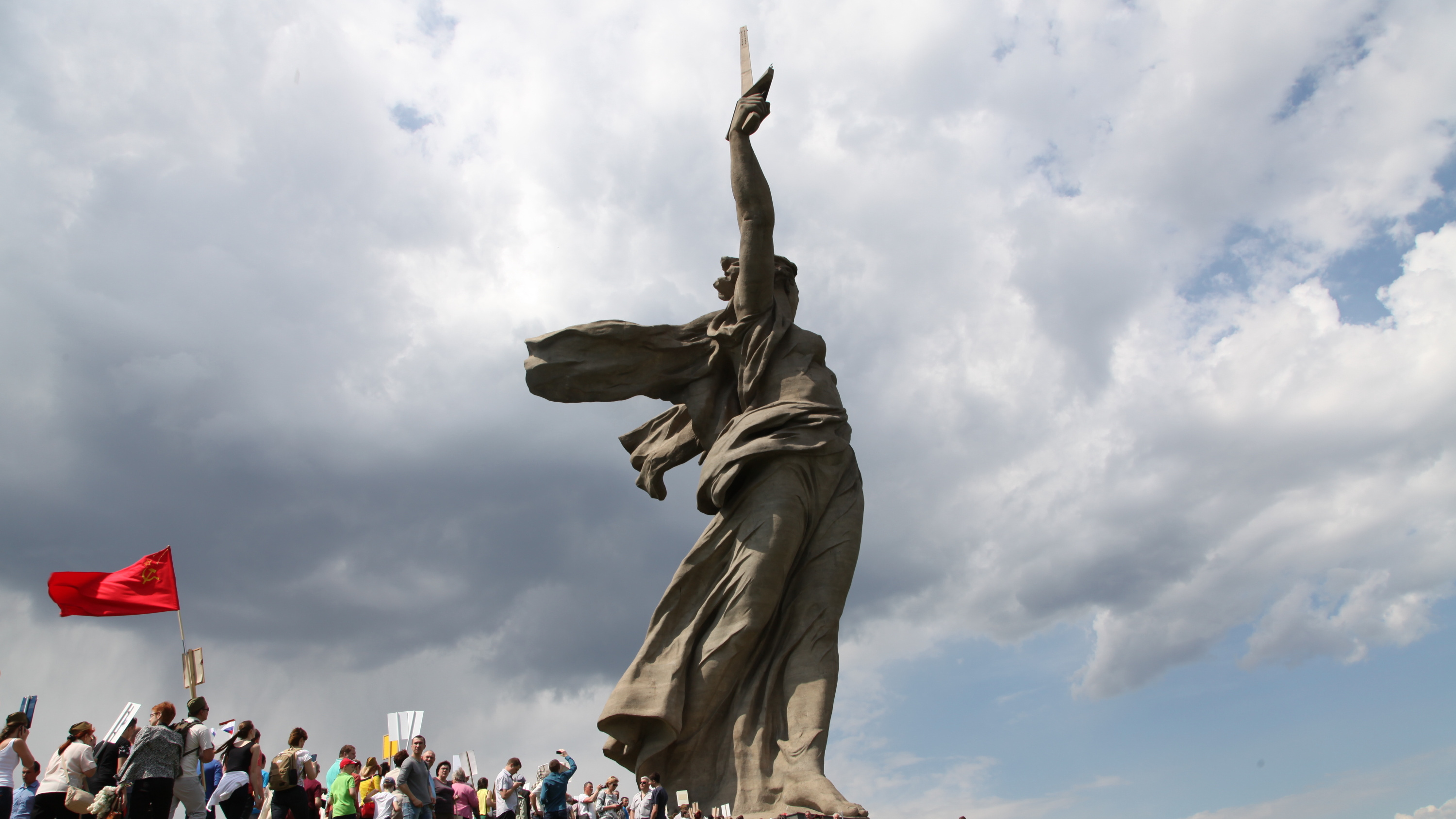 Семь причин за, семь причин против: ехать или не ехать в Волгоград на День Победы?