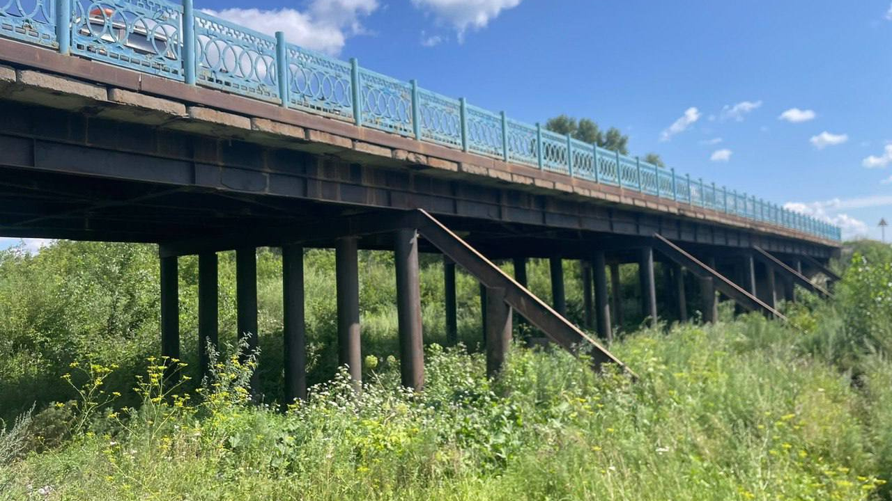 Ездить опасно: в Оренбургской области закрыли для движения мост