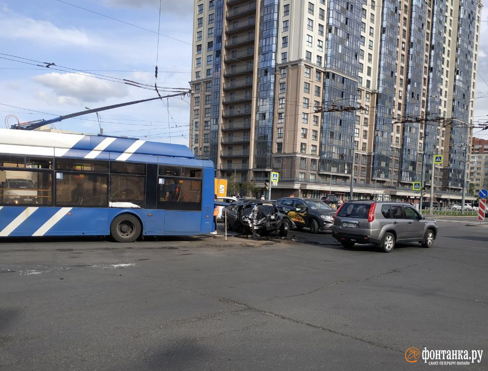 В ДТП с троллейбусом на Будапештской пострадали две женщины и ребенок