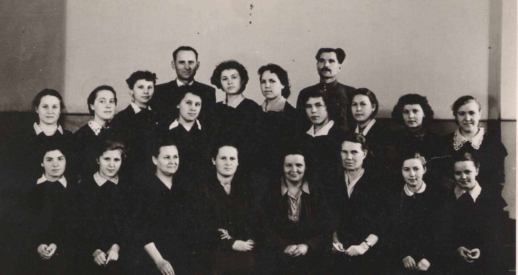 Выпускной класс — 10-й «В» школы № 25 Кемерова по ул. Александрова (Азовская), май 1959 года