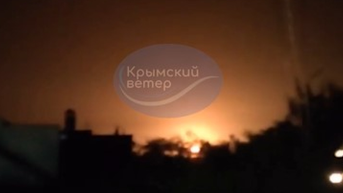 22 за ночь. Россию массово атаковали беспилотники: видео взрывов из Крыма