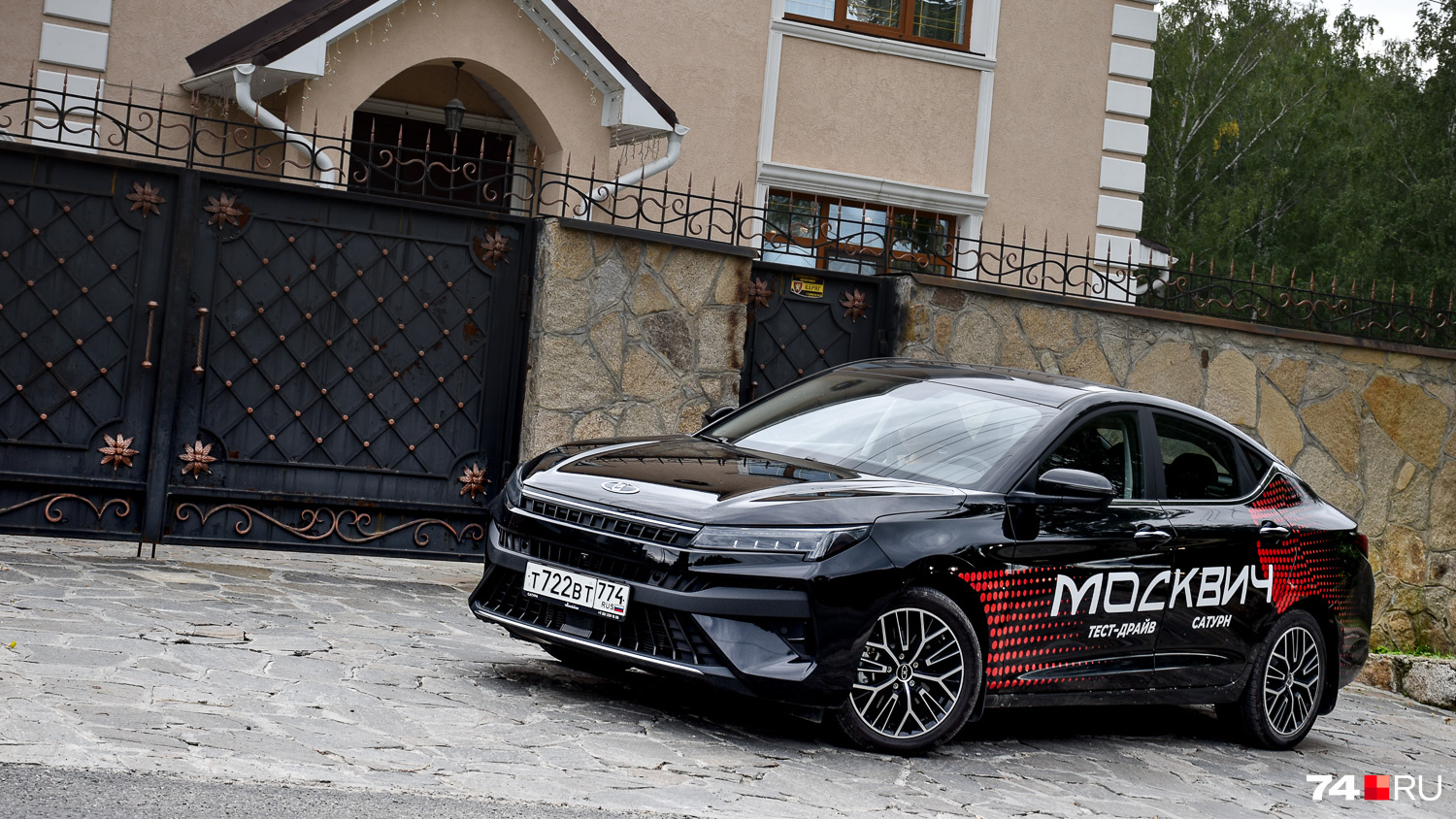 Весной цена на «Москвич 6» упала сразу на полмиллиона рублей, но спрос остался на низком уровне: в среднем — 160 машин в месяц