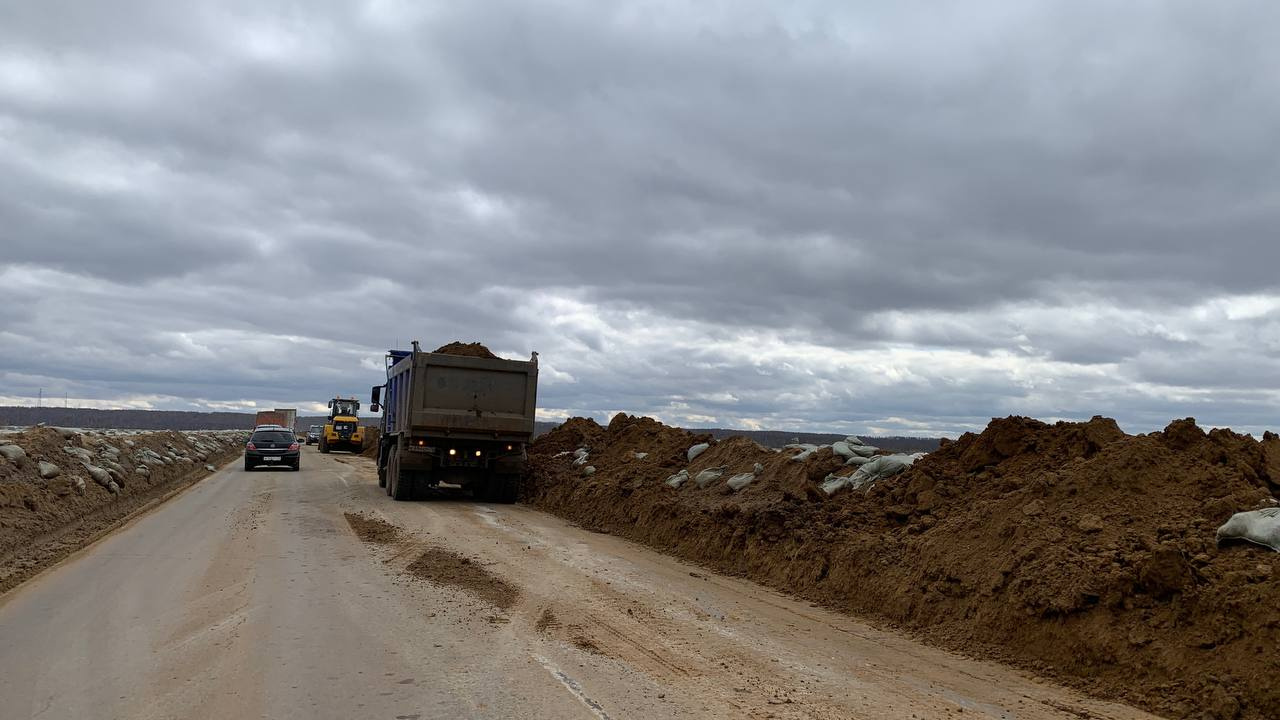 На трассе Тюмень — Омск остановят движение для демонтажа дамбы. Рассказываем, когда можно проехать