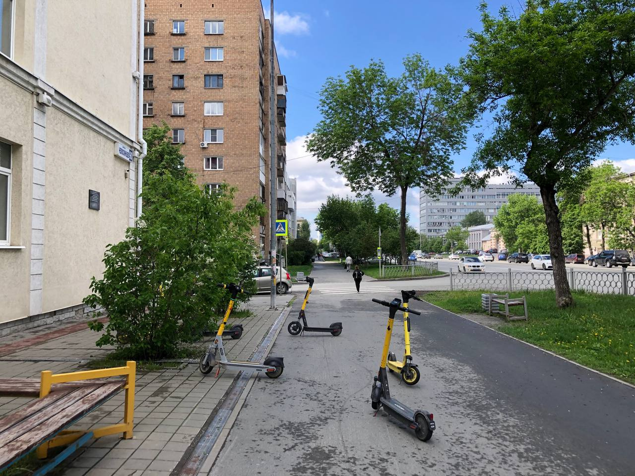 Пять весомых причин, почему Екатеринбургу не нужны велодорожки для самокатов. Разгромное мнение