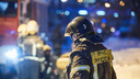 Пожарные спасли двух человек из горящей многоэтажки в Академгородке