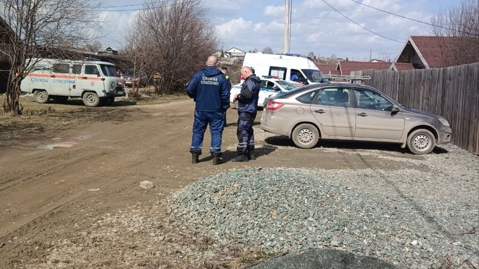 «Мы очень сильно перепугались». На Урале на участке жилого дома многодетной семьи нашли боеприпас