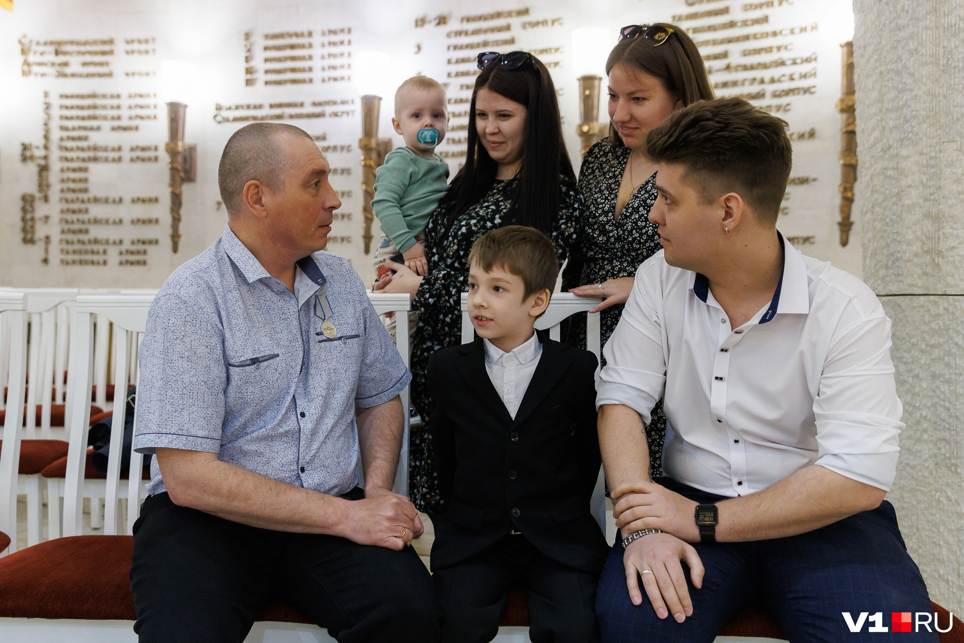 В Волгограде наградили медалями «За отвагу» за участие в СВО строителя ...